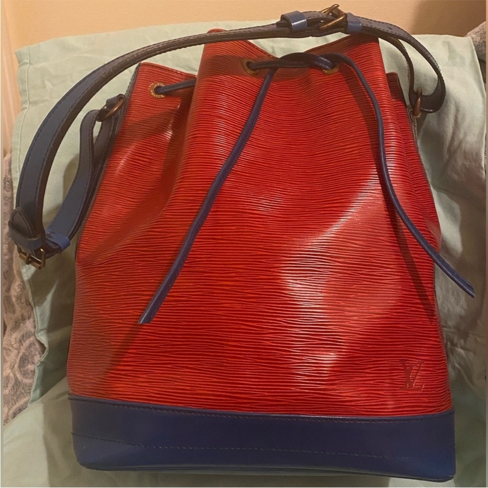 Louis Vuitton Epi Bicolor GM Noe Castilian Red Toledo Blue Bucket Bag